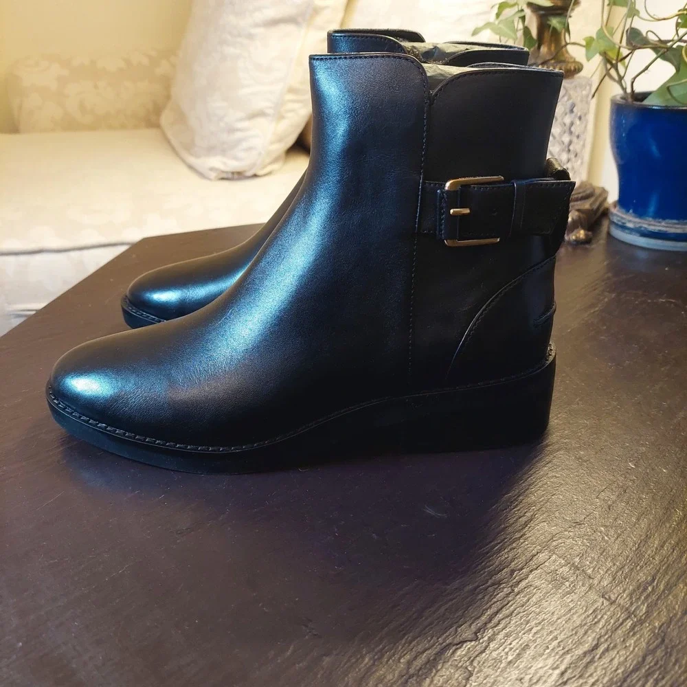 NEW! Cole Haan Women's Hampshire Buckle Black Leather Bootie Size 7B $200